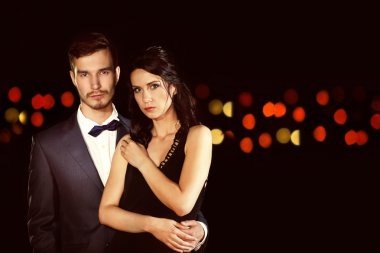 güzel genç bir çift poz 