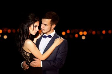 güzel genç bir çift poz 