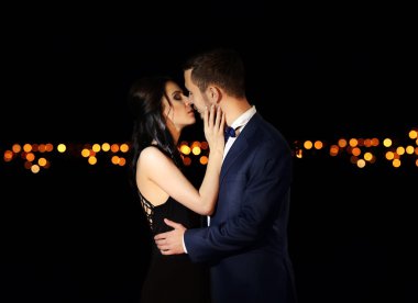 güzel genç bir çift poz 