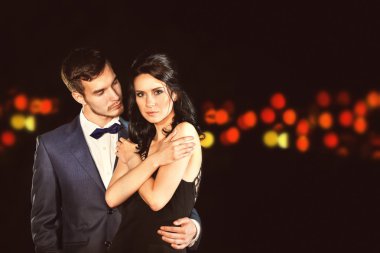 güzel genç bir çift poz 