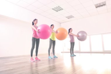 Egzersiz topları ile yapmak kadınlar