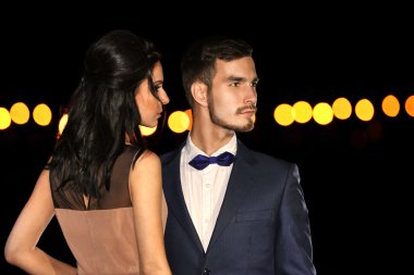 güzel genç bir çift poz 