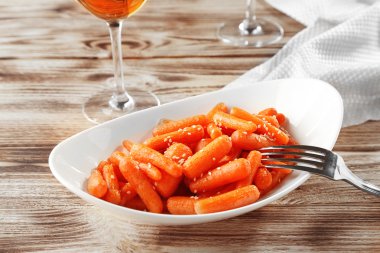 Susam ile pişmiş havuç 