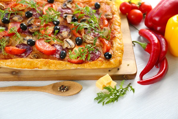 Rektangel läcker pizza — Stockfoto