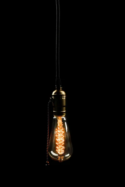 Glödlampa på svart bakgrund — Stockfoto
