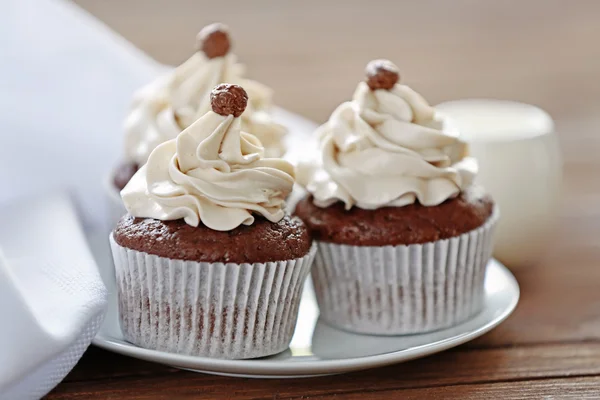 Tasty cupcakes on table — Stock Photo, Image