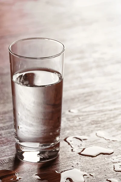 Naplněné sklenice vody — Stock fotografie