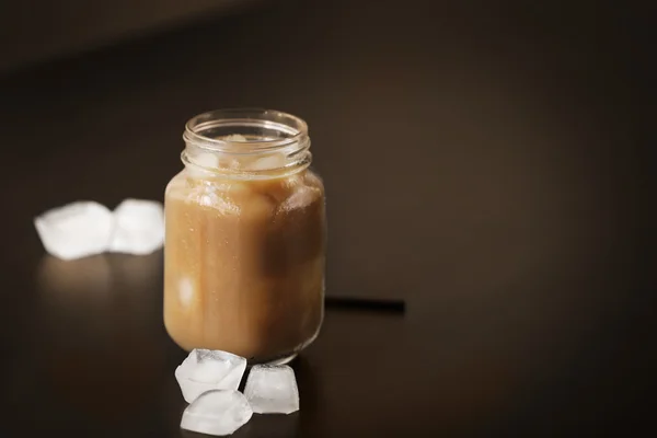 Café glacé en pot de verre — Photo