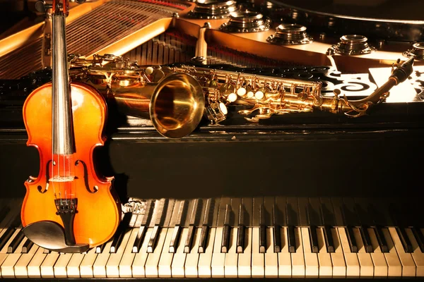 Viool met saxofoon en piano — Stockfoto