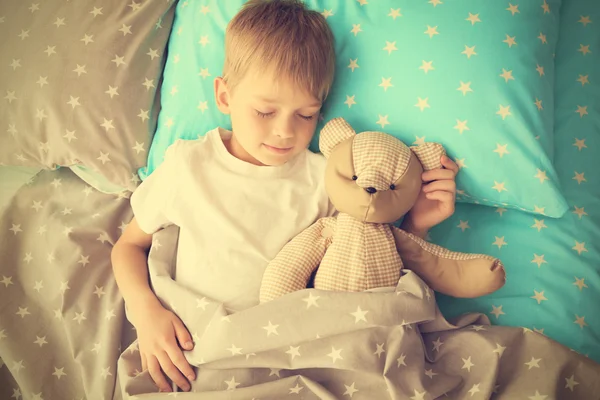 Adorable niño durmiendo — Foto de Stock