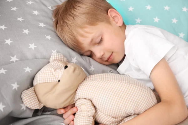 Adorable niño durmiendo — Foto de Stock