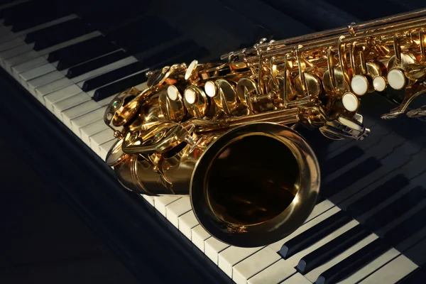 Clés pour piano et saxophone — Photo