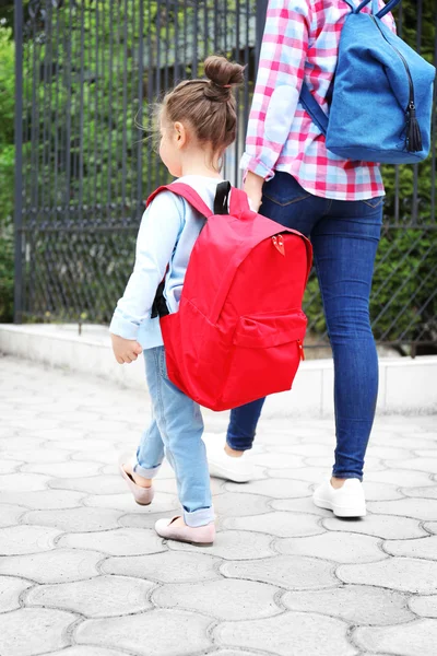 Parent Taking Child School — Stock Photo, Image