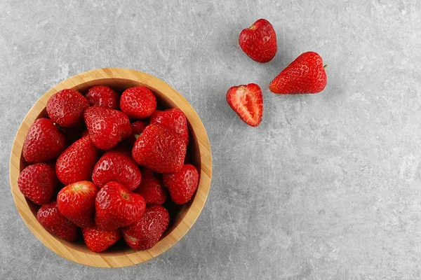 Tasty strawberries in bowl — Stock Photo, Image