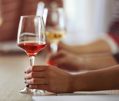 Uzmanlar yeni çeşit şarap tadımı