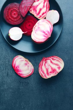 Pancar dilimleri ile turp