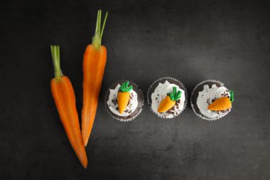 Havuç çikolata muffins 