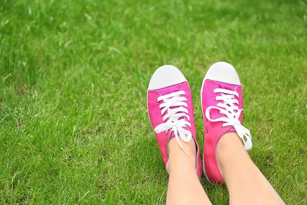 Female feet in sneakers — Stock Photo, Image