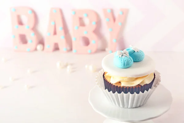 Palabra "bebé" con magdalena — Foto de Stock