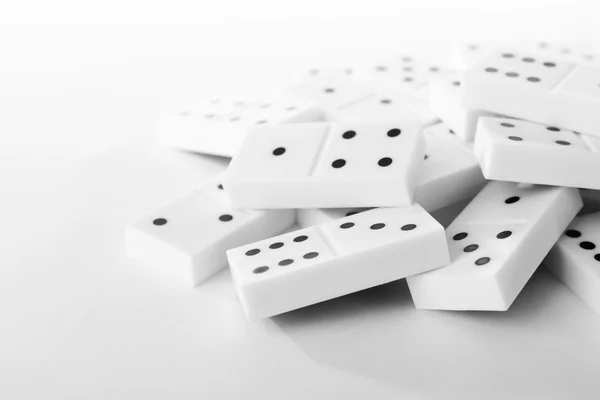 Montón de dominó aislado —  Fotos de Stock