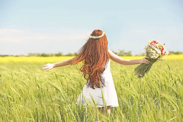 Sweet girl in meadow — Stock Photo, Image