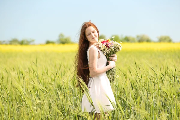 Sweet girl in meadow — Stock Photo, Image