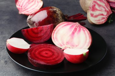 Pancar dilimleri ile turp