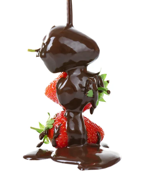 Pouring melted chocolate on juicy strawberries — Stock Photo, Image