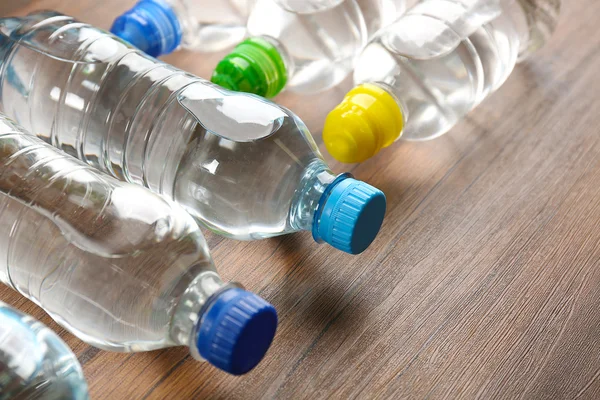 Wasser in Flaschen aus nächster Nähe — Stockfoto