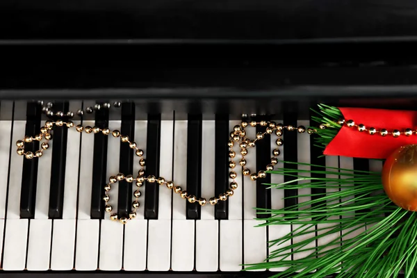Christmas decoration on piano keys — Stock Photo, Image