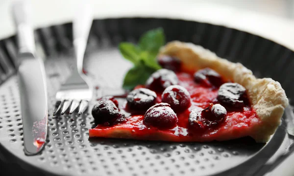 Cherry cirkelsegment in bakken schotel — Stockfoto