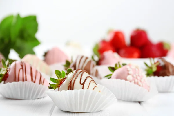 Tasty strawberries in chocolate — Stock Photo, Image