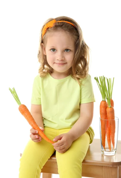 Menina bonita com cenouras — Fotografia de Stock
