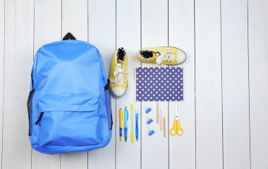 Sırt çantası ve okul malzemeleri 