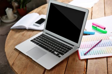 Yaratıcı tasarımcı çalışma alanı