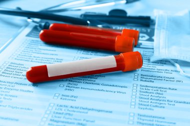 Kan örnekleri ve stetoskop