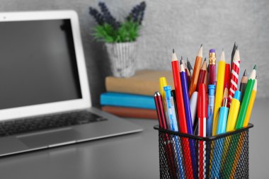 Kurşun kalem ve tükenmez kalem metal tutucu 