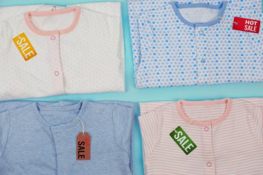 Bebek giysileri ve Etiketler 