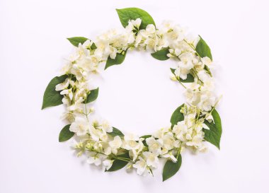 Yasemin çiçek çelenk 