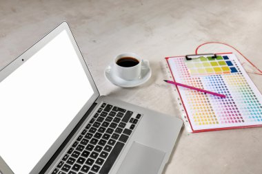 Yaratıcı tasarımcı çalışma alanı