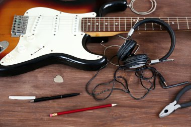 Kulaklık closeup ile gitar