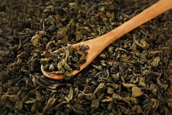 Hojas de té secas con cuchara —  Fotos de Stock