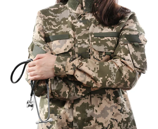 Médico del ejército sosteniendo estetoscopio — Foto de Stock