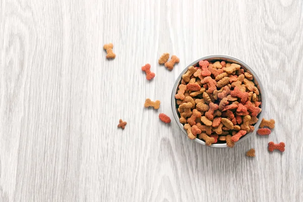 Comida para perros en bowl — Foto de Stock