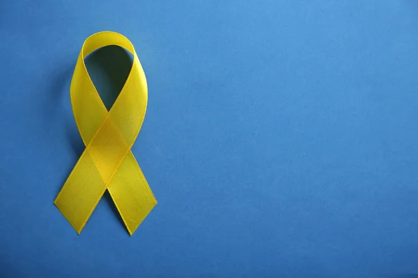 Yellow ribbon on blue — Stock Photo, Image