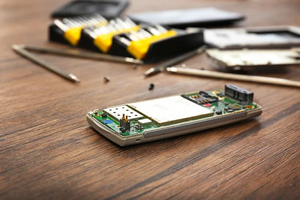 Mobile phone repair — Stock Photo, Image