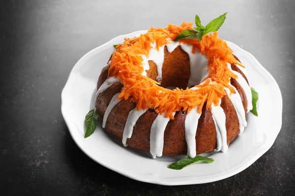 Gâteau aux carottes sur table — Photo