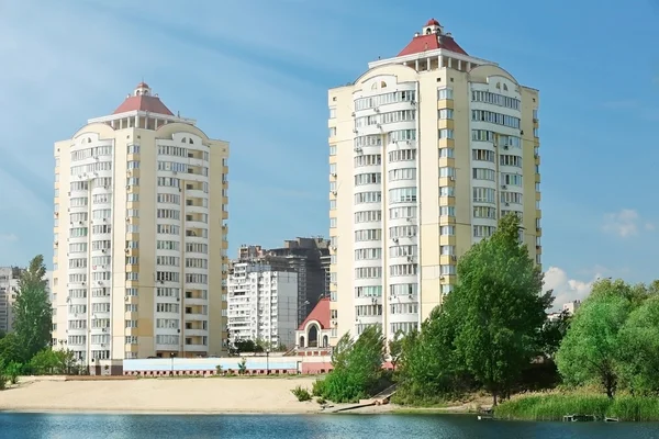 Meerdere verdiepingen gebouwen — Stockfoto