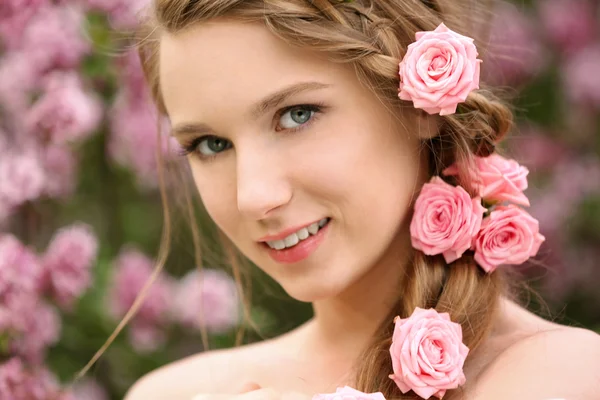 Young beautiful bride — Stock Photo, Image