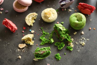 parçalanmış renkli macaroons 